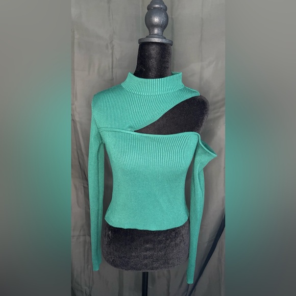Stylish Off-the-Shoulder Green Sweater - Picture 1 of 4